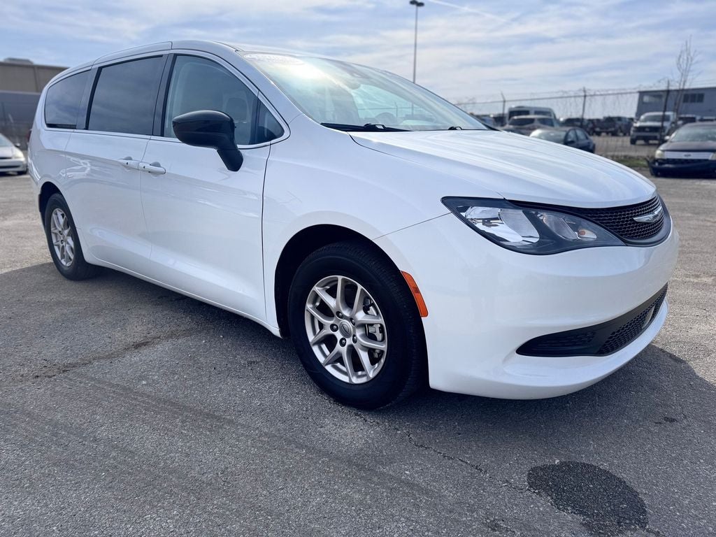 2024 Chrysler Voyager LX