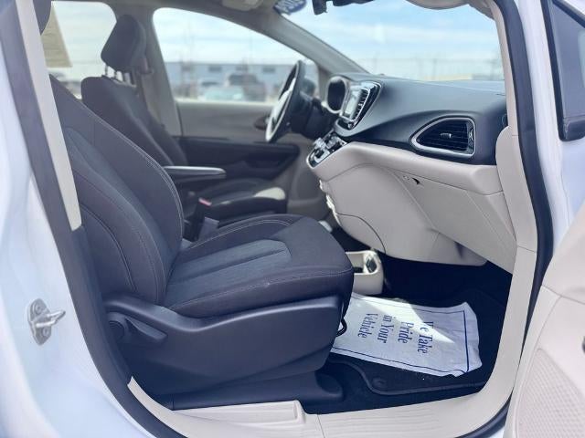 2024 Chrysler Voyager LX