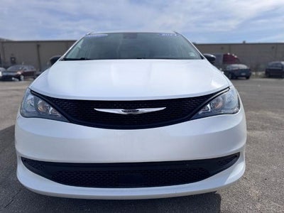 2024 Chrysler Voyager LX