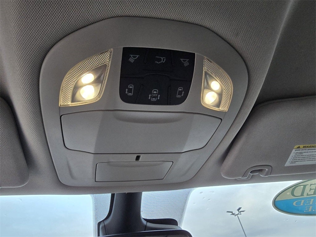 2024 Chrysler Voyager LX