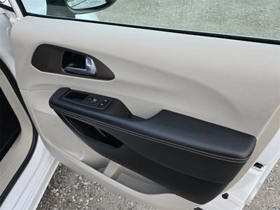 2024 Chrysler Voyager LX