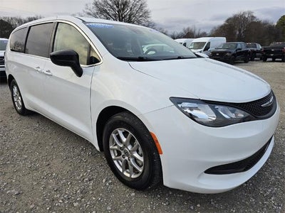 2024 Chrysler Voyager LX