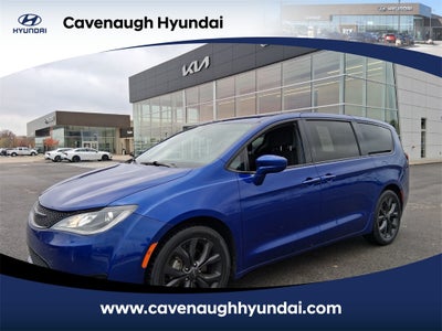 2020 Chrysler Pacifica Touring